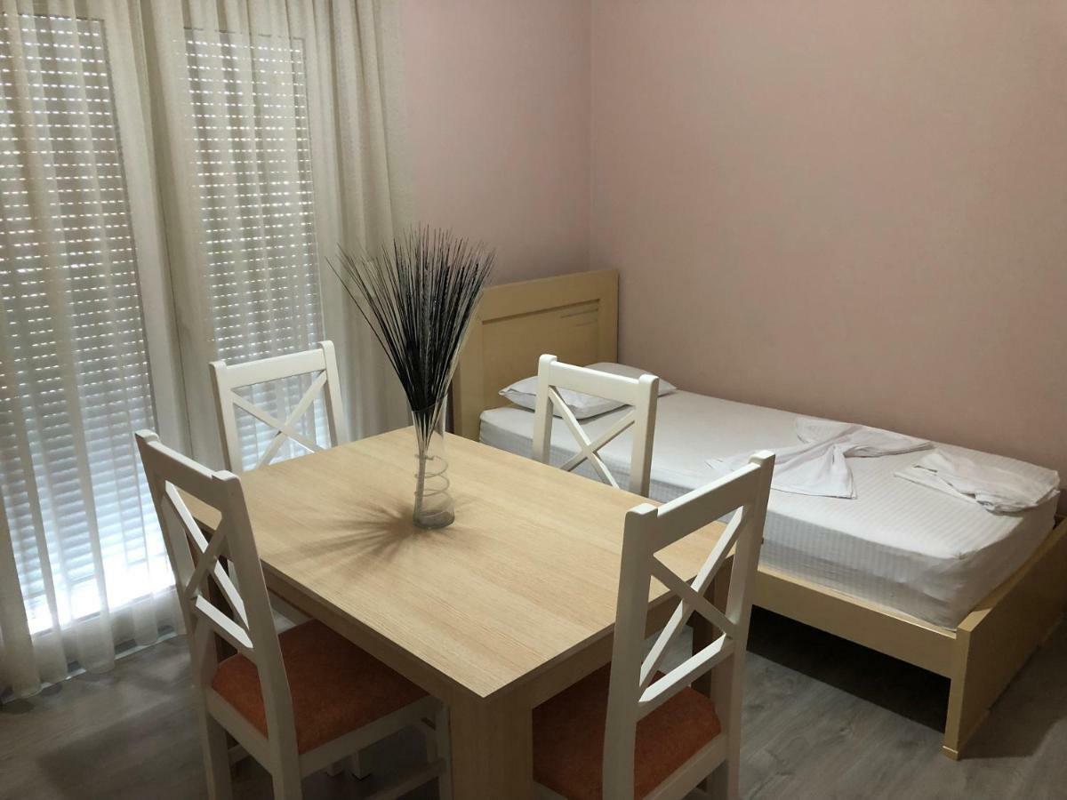 Rent Rooms Kapri Pogradec Zewnętrze zdjęcie